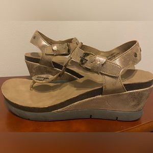 Crown Vintage Women’s Wedge Sandals Sz 9